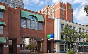 Holiday Inn Express Toronto Downtown By Ihg